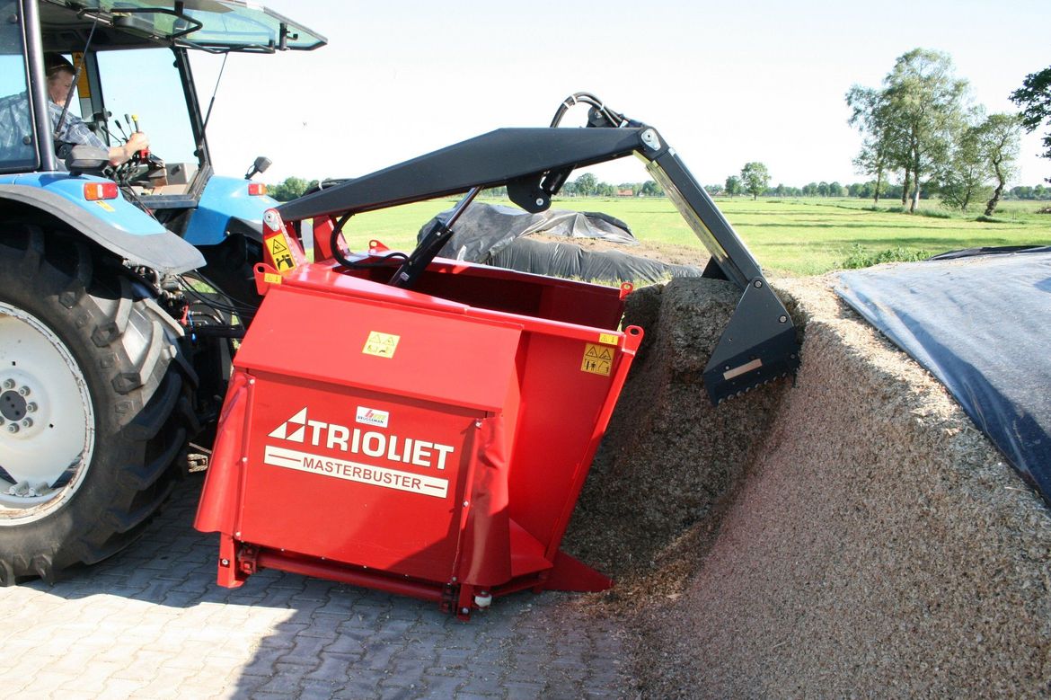 Ce-distributeur-autochargeuse-est-une-machine-compacte-qui-peut-être-manœuvrée-facilement-dans-les-fermes-laitières.