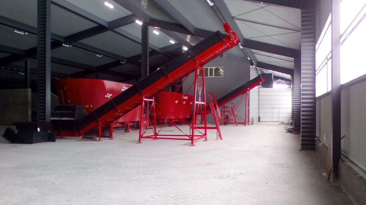 Mélangeuse stationnaire pour fourrage ensilé Solomix 3 Mélangeuse stationnaire, Mélangeuse, Materiel agricole, materiel d'elevage, Melangeuse distibuteur, désileuse, automotrice, melangeuse autochargeuse, robot d'alimentation, melangeuse pailleuse Mélangeuse stationnaire pour fourrage ensilé