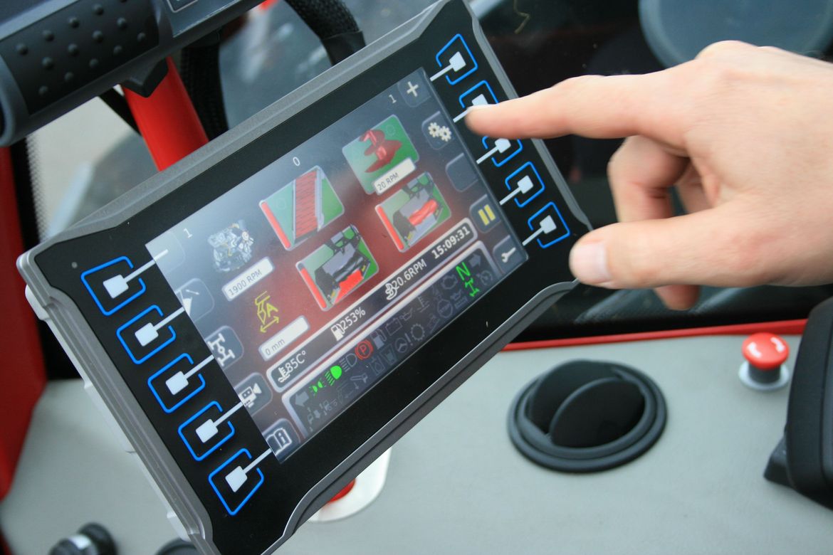 Un-pailleuse-est-disponible-sur-le-mélangeur-d'aliments-automotrice-Triotrac
