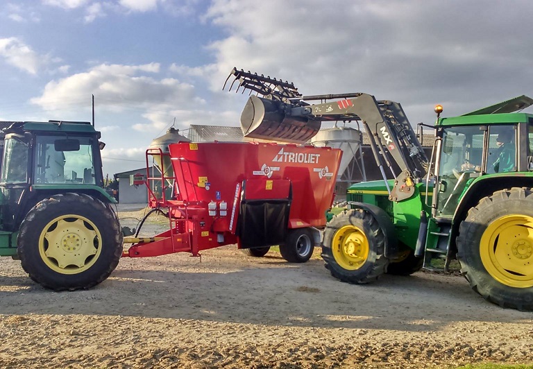 Les-producteurs-laitiers-veulent-des-machines-agricoles-de-Trioliet